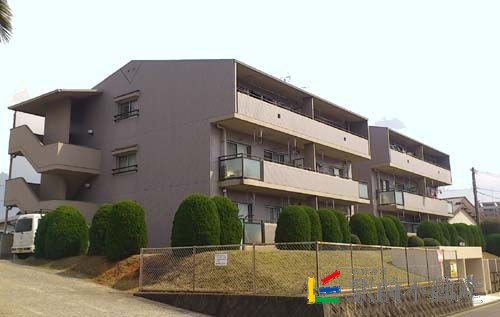 福岡市東区和白丘のマンションの建物外観