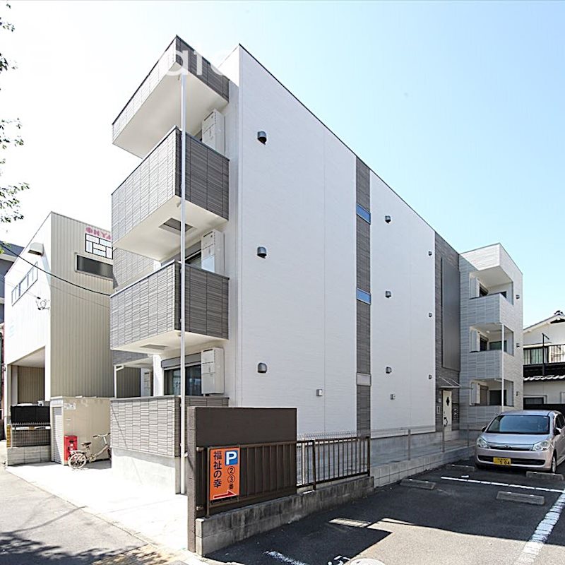 名古屋市中村区鳥居通のアパートの建物外観