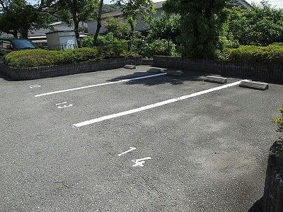 【レオパレス陽光の駐車場】