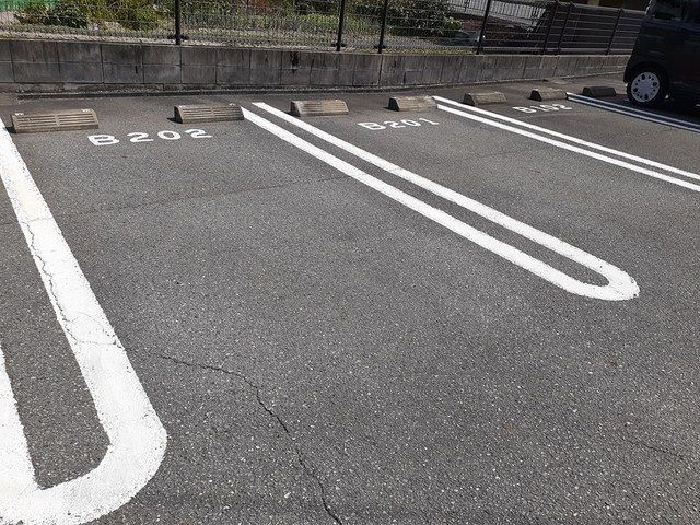 【赤穂郡上郡町山野里のアパートの駐車場】