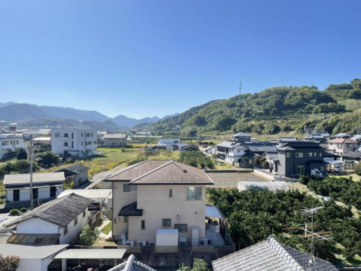 【伊予郡砥部町拾町のマンションの眺望】