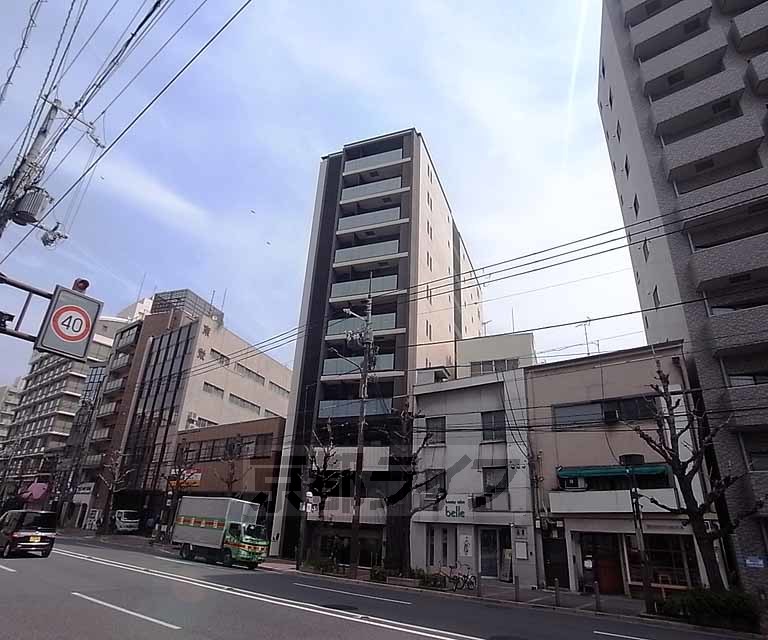 京都市下京区植松町のマンションの建物外観