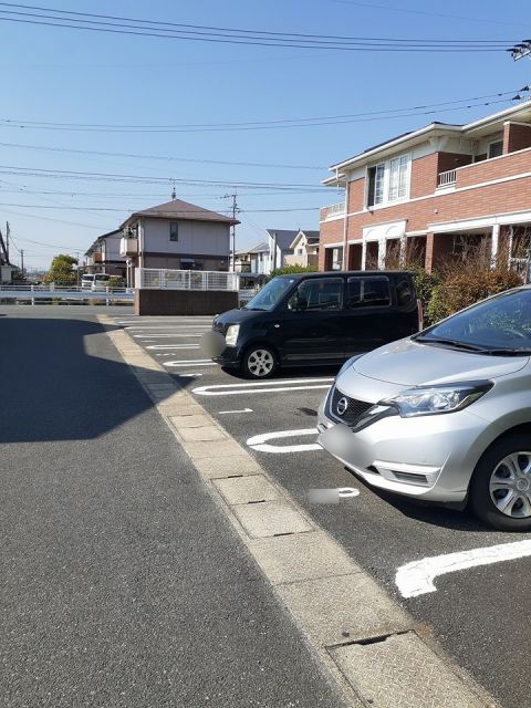 【トレヴィスタ・坊所IIIの駐車場】