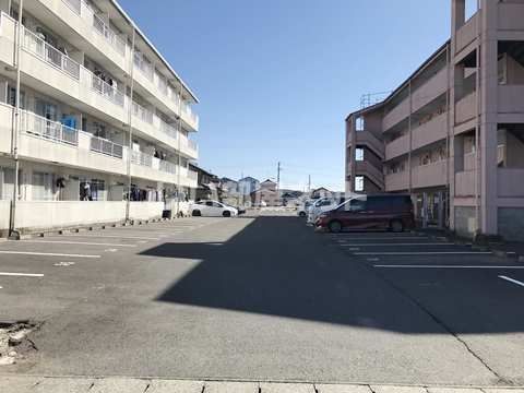 【Oasis　Makinoの駐車場】