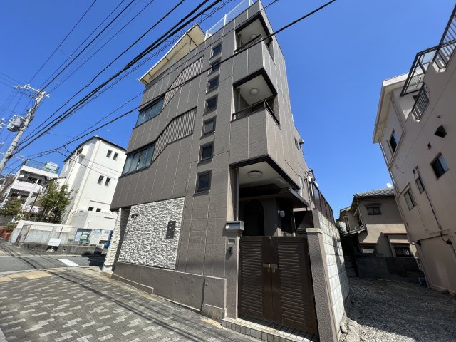 【六甲ベイビューマンションの建物外観】