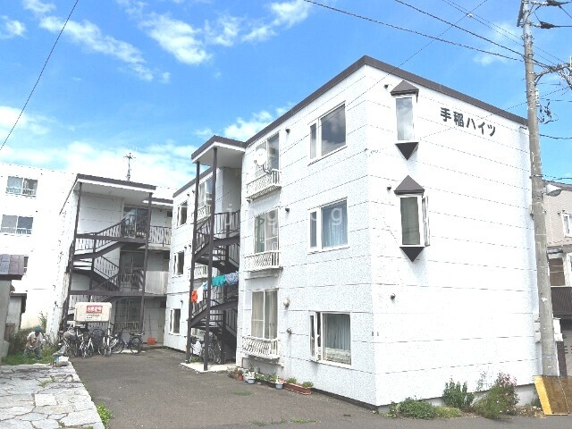 札幌市手稲区手稲本町三条のマンションの建物外観