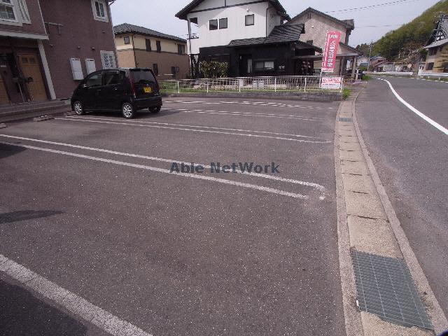 【関市倉知のアパートの駐車場】