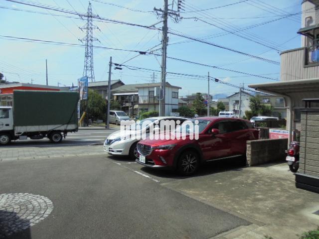 【セジュールナベタの駐車場】