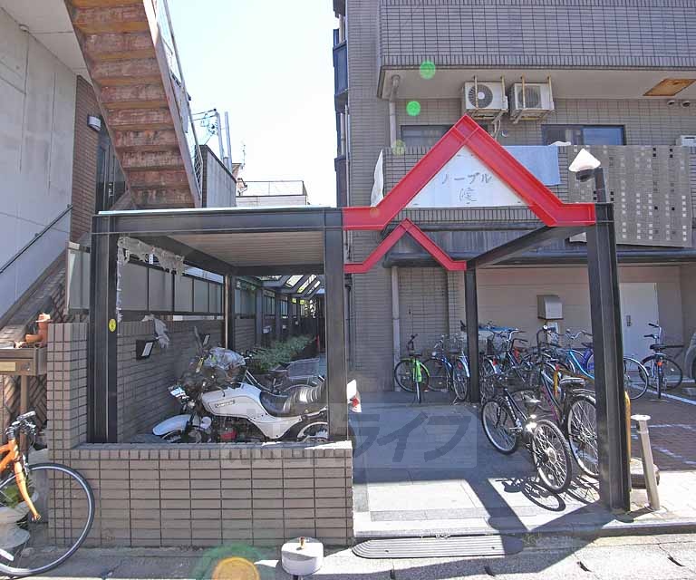 【京都市伏見区淀本町のマンションのエントランス】