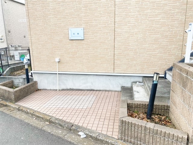 【町田市金森のアパートのエントランス】