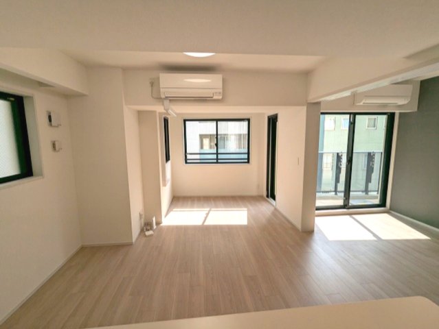 居室・リビング　インターネット無料、リビングと各洋室にエアコン・照明付、リビ