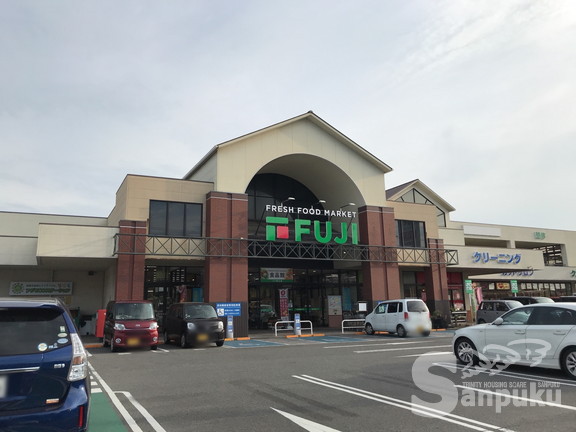 スーパー　フジ松江店（スーパー）まで492m