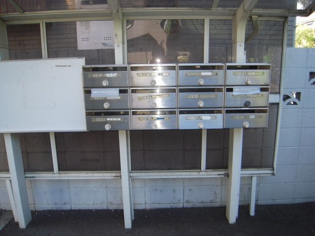 エントランス　郵便ポスト