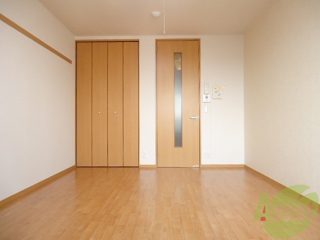 居室・リビング　はじめては誰を呼ぼうかな。明るい明日が待っている。