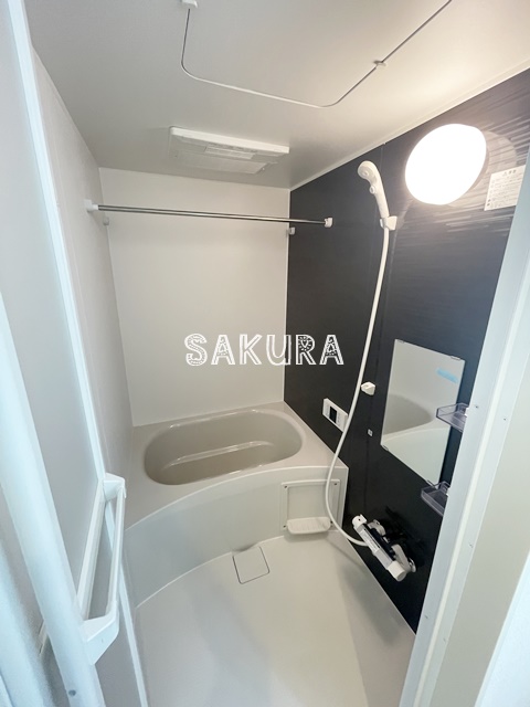 バス・シャワールーム　ご家族や長時間入浴に便利な追い炊き機能付きです♪