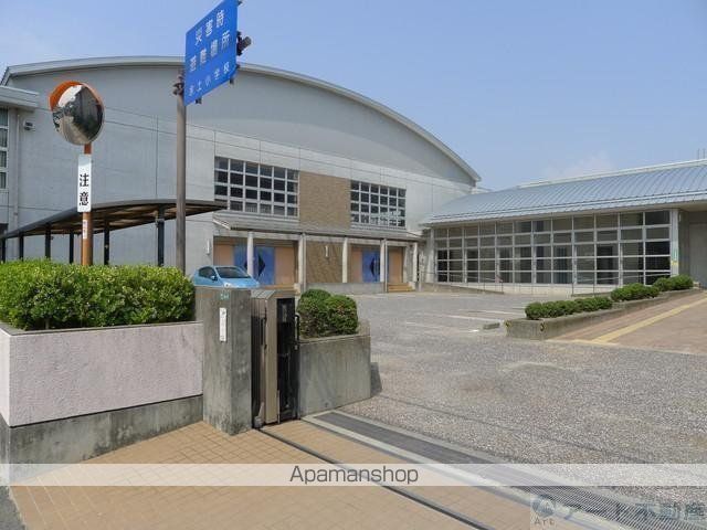 小学校　余土小学校（小学校）まで1441m