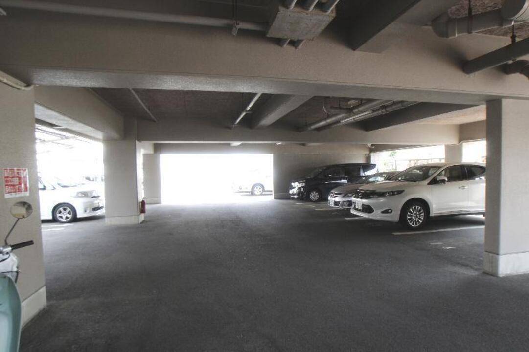 駐車場　駐車場