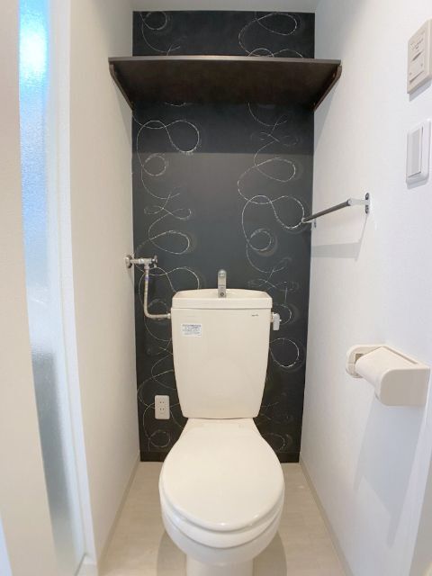 トイレ　※写真は別号室です。