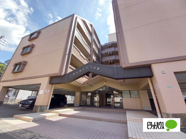 エントランス　オートロック付きで防犯面配慮！