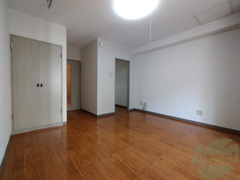 居室・リビング　７帖の洋室です！広々として、きれいですね。