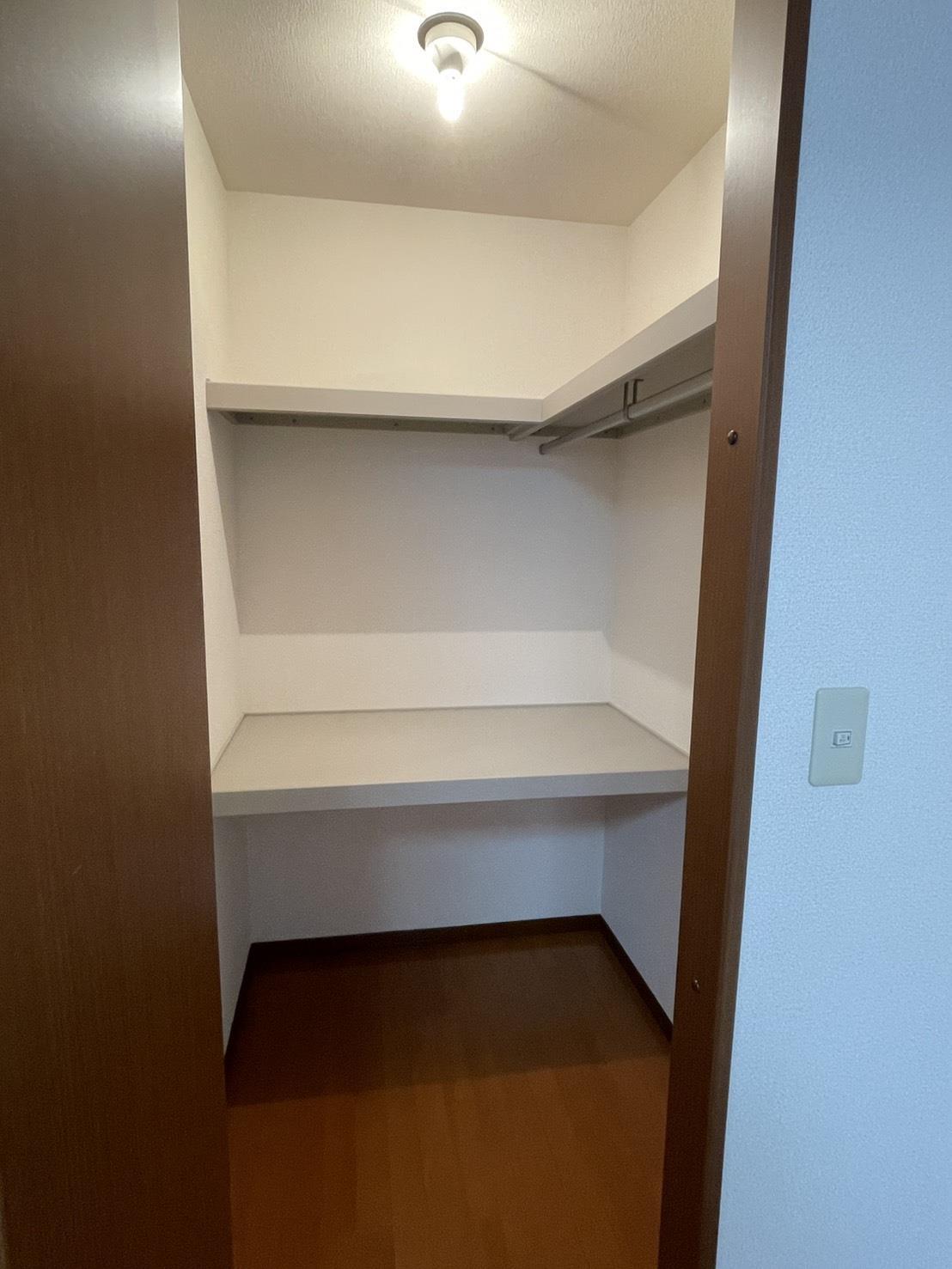 収納　ウオークインクローゼットでたっぷり収納