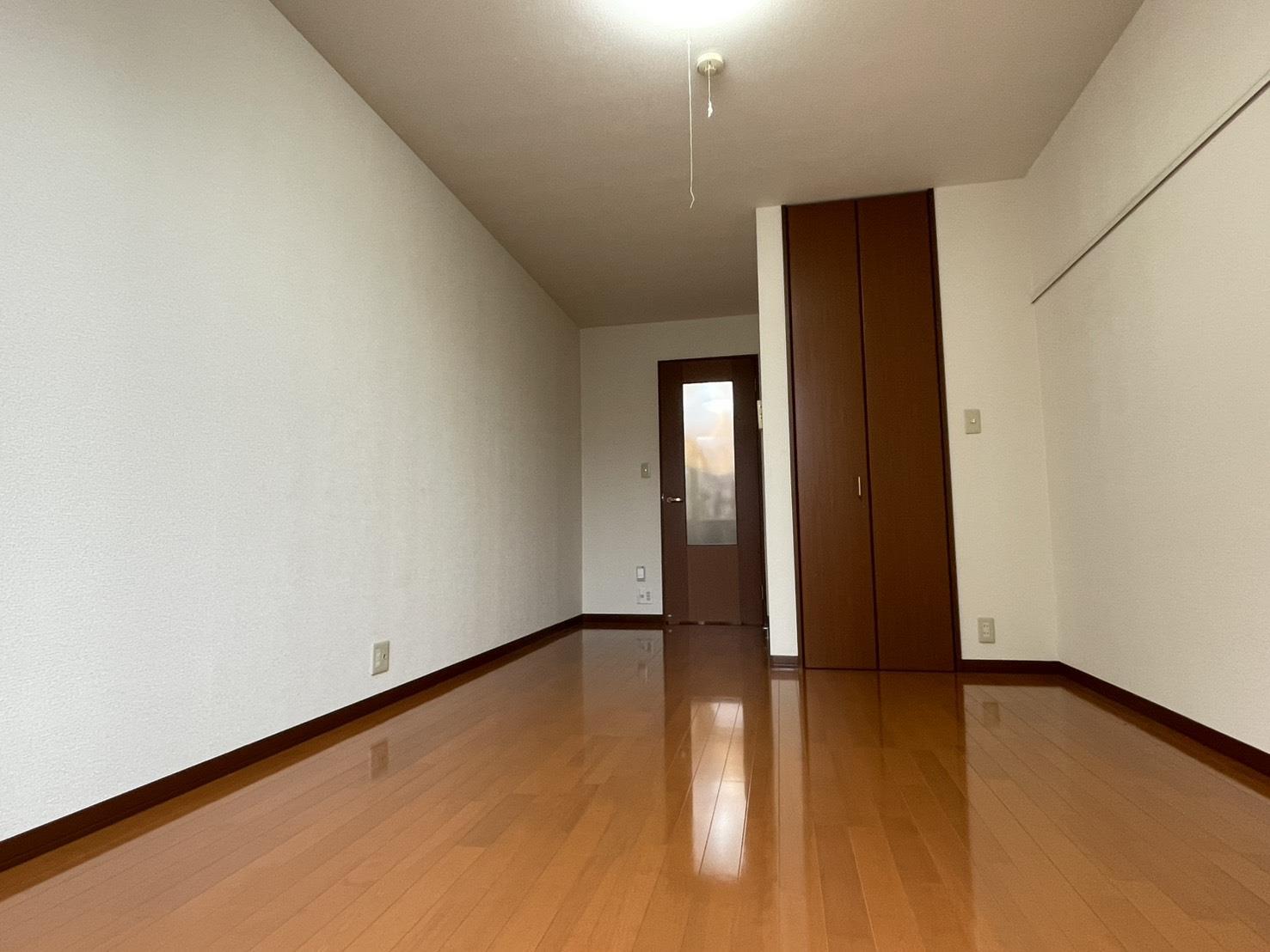 居室・リビング　広々としたお部屋でお寛ぎください