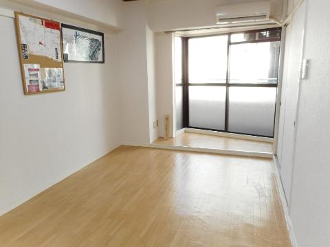 居室・リビング　室内