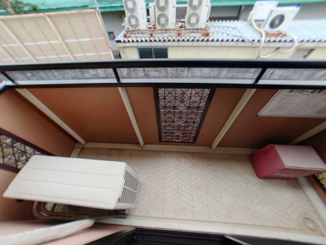 バルコニー　暖かな日差しのふりそそぐバルコニー