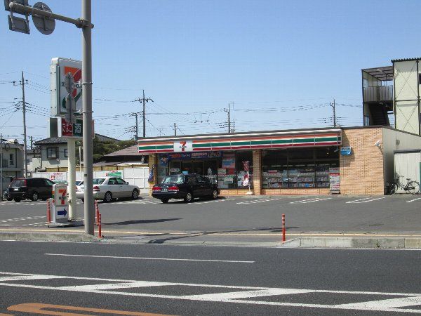 コンビニ　セブンイレブン（コンビニ）まで180m