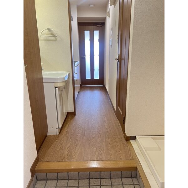 玄関　※別室の参考写真の為、現況優先です。