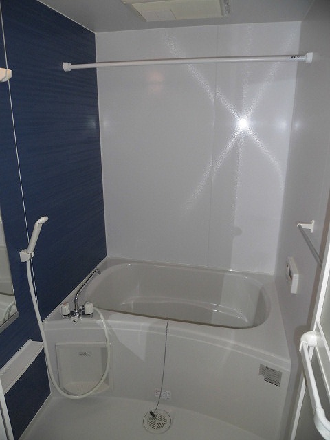 バス・シャワールーム　シャワー・追い焚き給湯