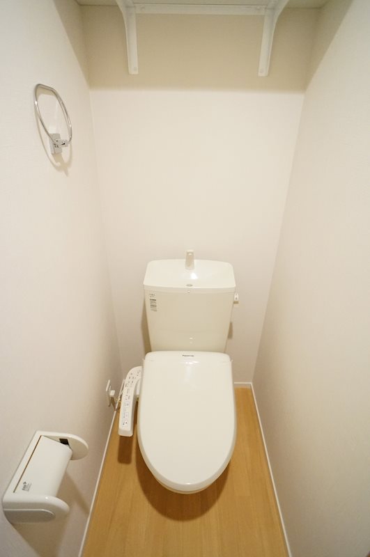 トイレ　温水洗浄便座付き！