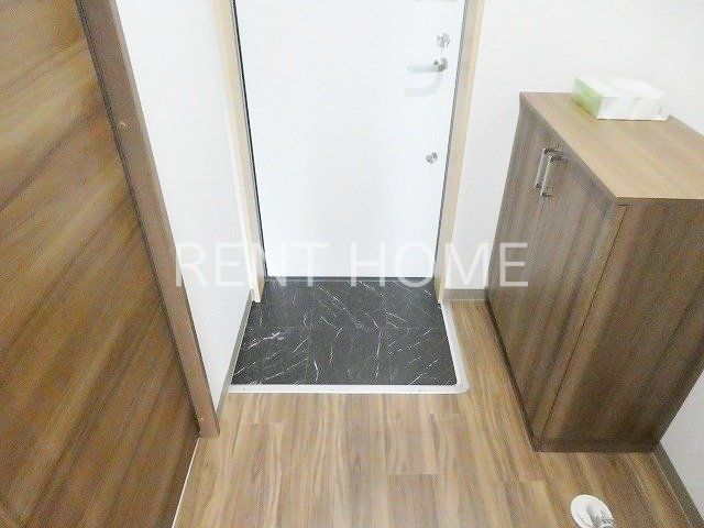 玄関　下駄箱付き