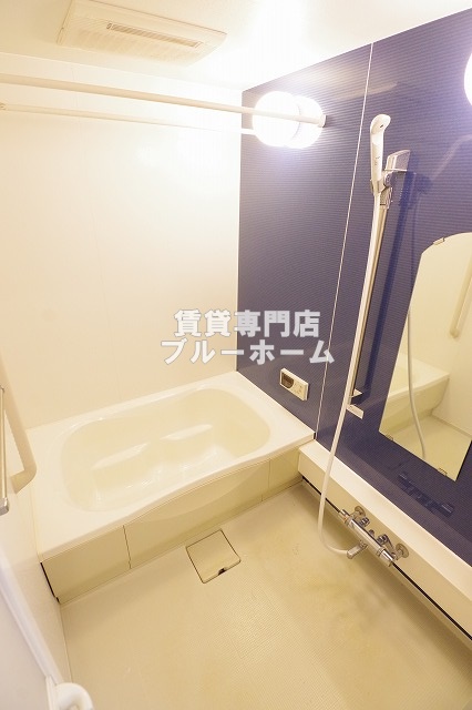 バス・シャワールーム　浴室乾燥機・追い炊き機能付きのお風呂です！