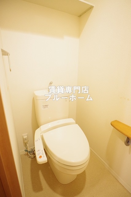 トイレ　温水洗浄便座付きのトイレです！
