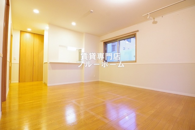 居室・リビング　14.4帖の広いリビングです！