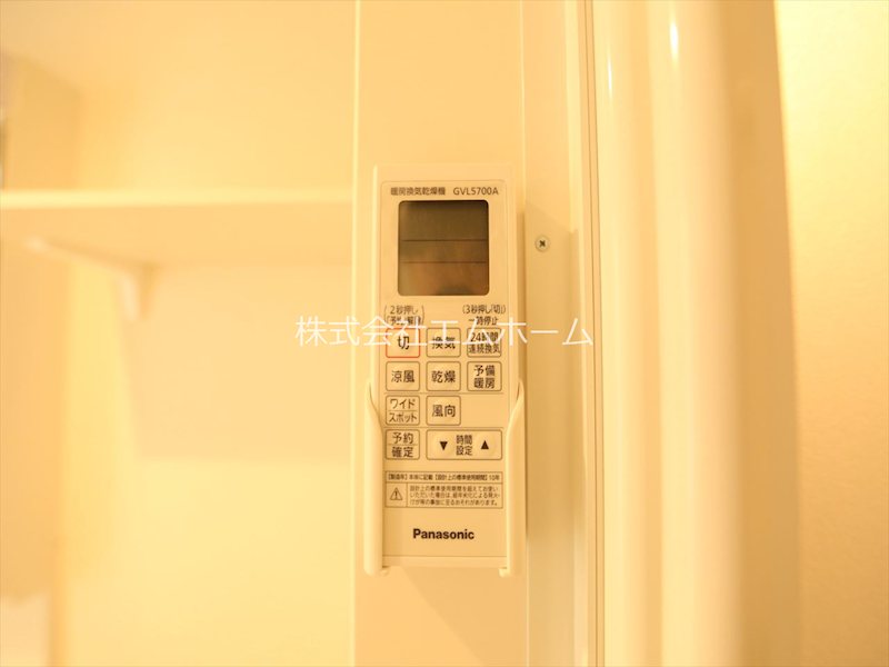 その他設備　浴室暖房乾燥機付き