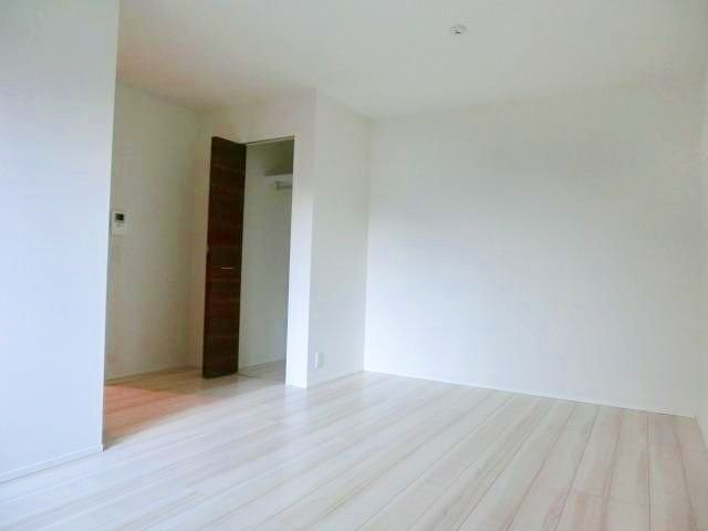 居室・リビング　★6.8帖の洋室★