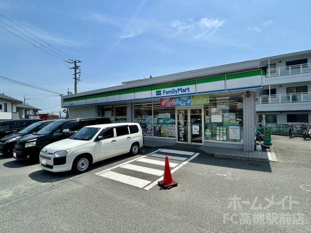 コンビニ　ファミリーマート　高槻岡本町店（コンビニ）まで83m