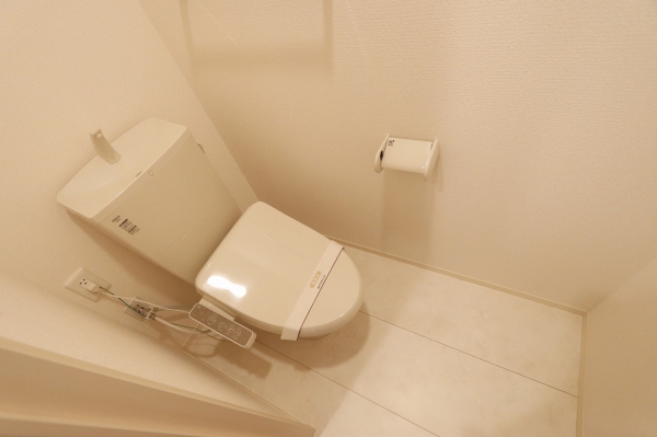 トイレ　温水シャワー付きトイレです