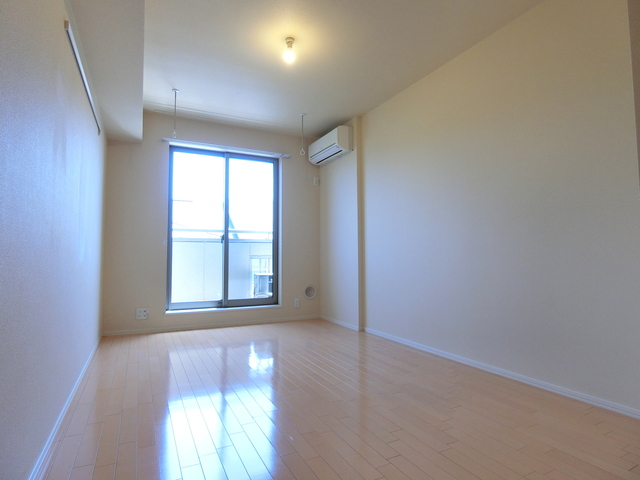 居室・リビング　★洋室7.4帖★