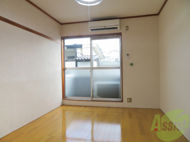居室・リビング　明るい光が差し込む素敵なお部屋ですね～。