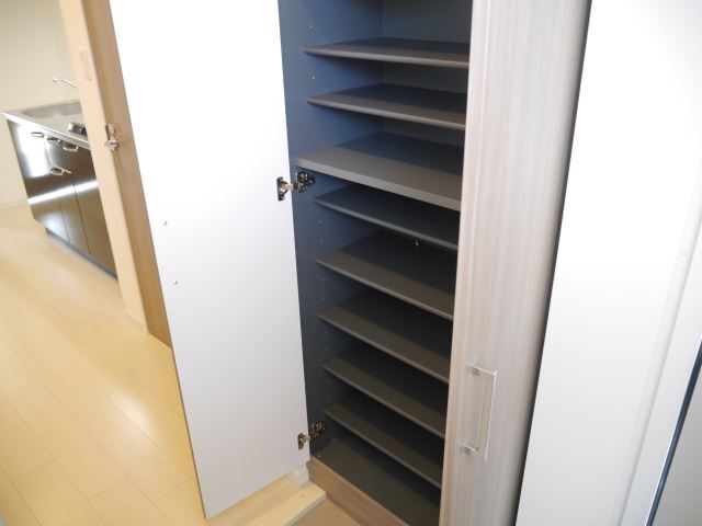 玄関　たっぷり入るシューズボックス