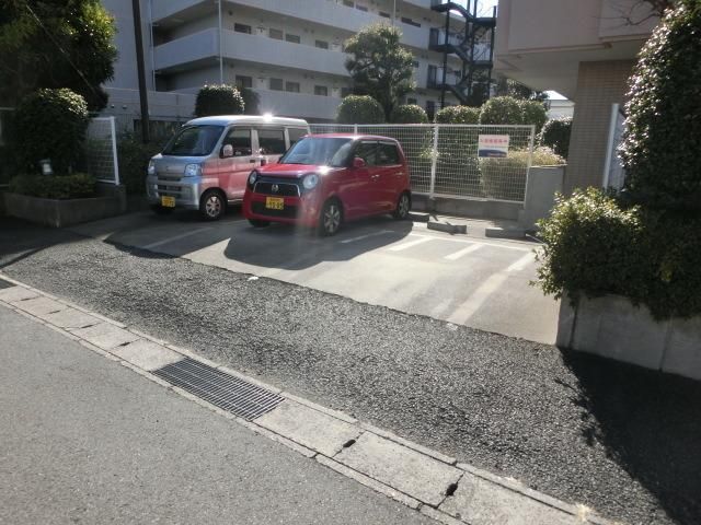 駐車場　敷地内駐車場