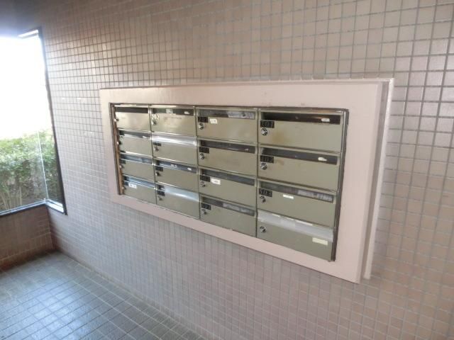 ロビー　集合ポストあり