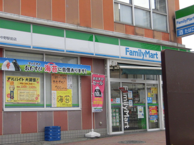 コンビニ　ファミリーマート（コンビニ）まで755m