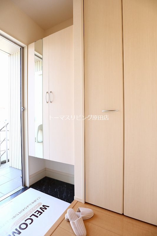 玄関　102号室写真
