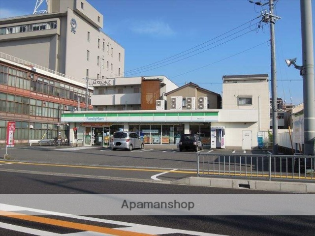 コンビニ　ファミリーマート（コンビニ）まで888m