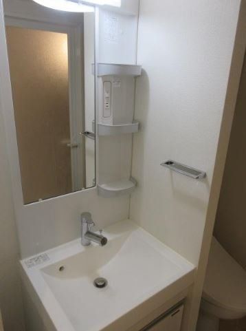 洗面設備　※同じ間取りの左右反転タイプのお部屋です。
