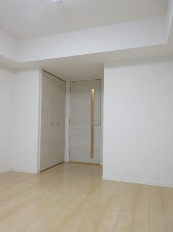 居室・リビング　※同じ間取りの左右反転タイプのお部屋です。